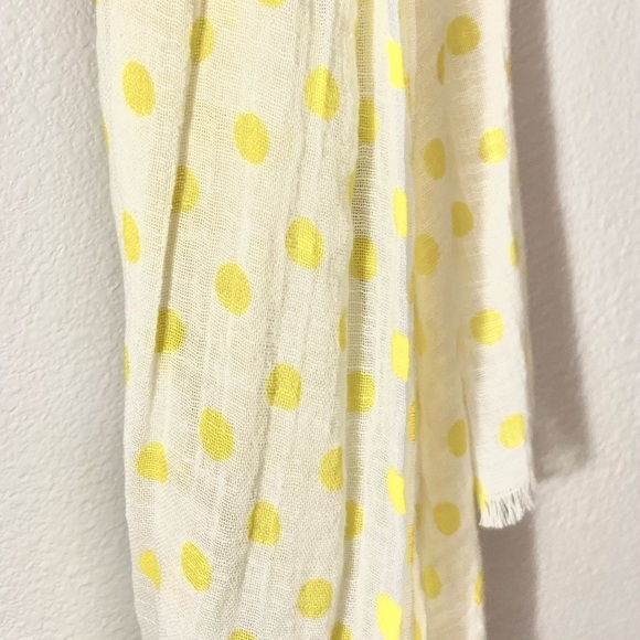 GAP scarf, white with yellow polka dots - Picture 4 of 8